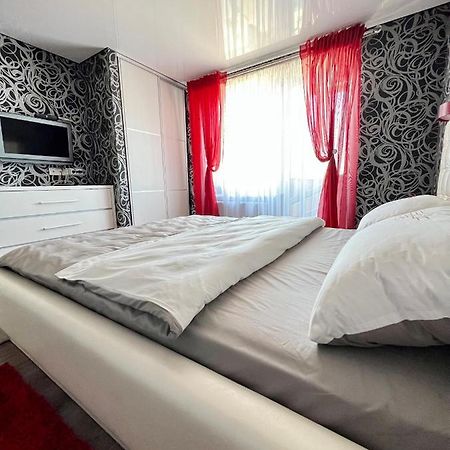 Relax. Просторі Та Затишні Апартаменти Ternopil Bagian luar foto