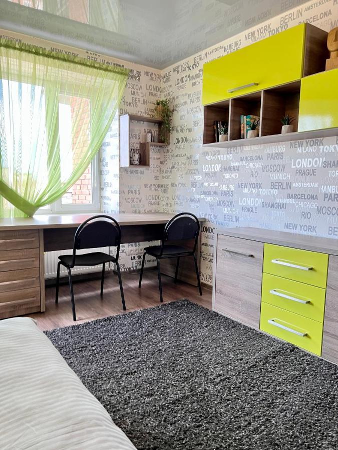 Relax. Просторі Та Затишні Апартаменти Ternopil Bagian luar foto