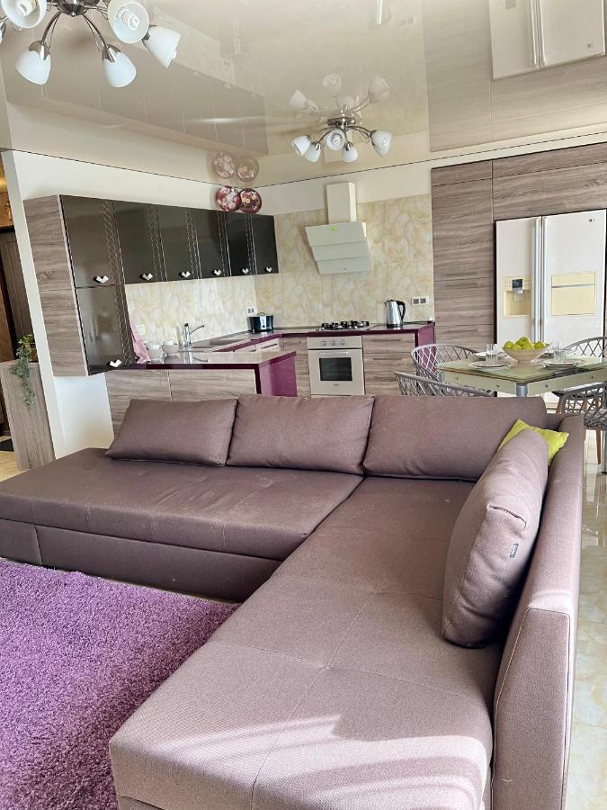 Relax. Просторі Та Затишні Апартаменти Ternopil Bagian luar foto