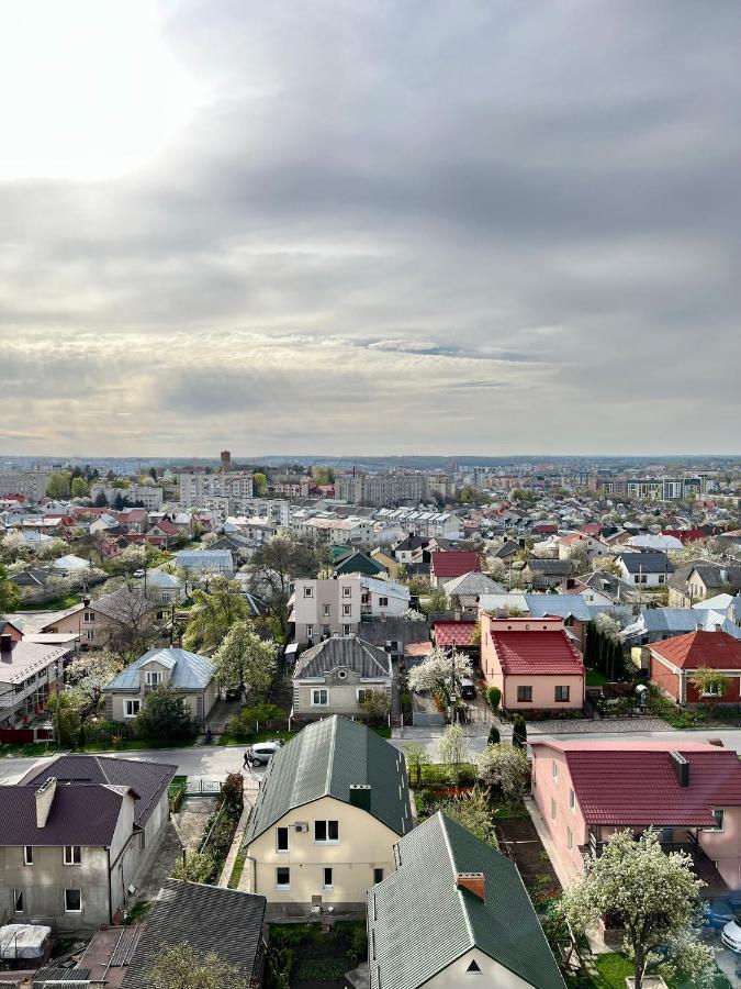 Relax. Просторі Та Затишні Апартаменти Ternopil Bagian luar foto